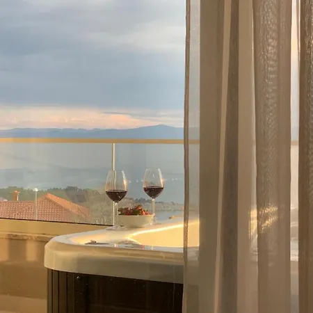 Apartamento Mali Raj *