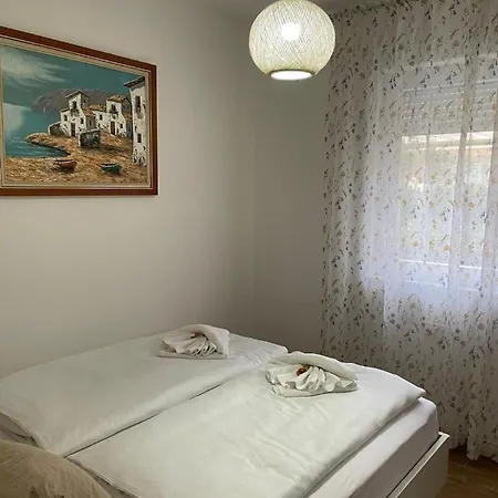 Apartamento Mali Raj *